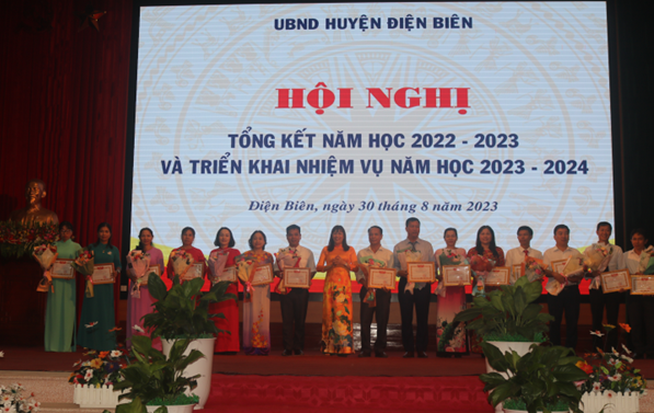 Uỷ ban nhân dân huyện Điện Biên tổ chức tổng kết năm học 2022-2023 và triển khai nhiệm vụ năm học 2023-2024